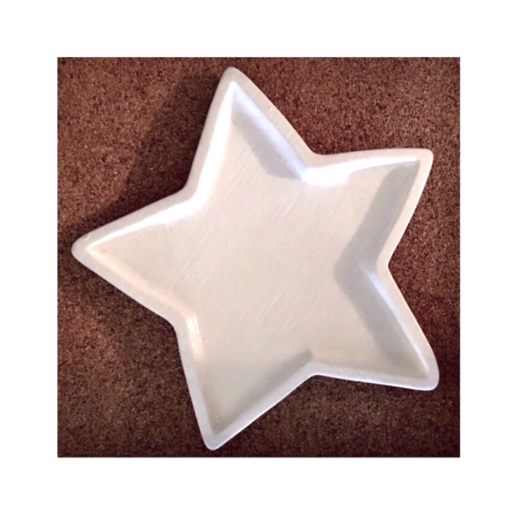 Creative Co-op Ceramic Textured Star Plate - Picture 2 of 9